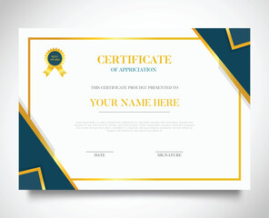 Free vector golden luxury certificate template