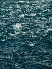 Naklejka premium Scenic view of blue waves in the sea