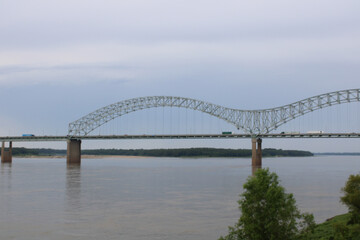 Naklejka premium Memphis bridge above the Mississippi River