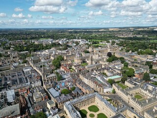 Aerial view of the bustling cityscape of Oxford, in England