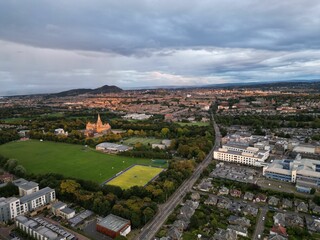 Obraz premium Aerial view of a historic Edinburgh Castle, in Scotland surrounded by a large crowd of admirers