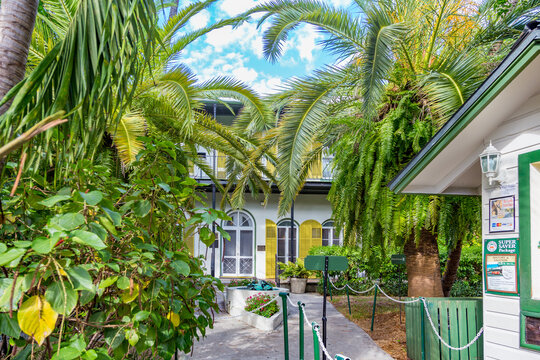 closed ticet counter for hemingway home and museum in Key West