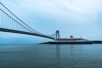 RMS Queen Mary 2 Leaving New York City