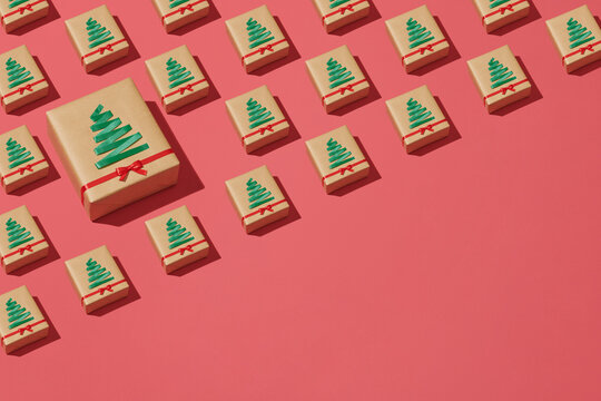 Seamless pattern with craft Christmas box on red background.