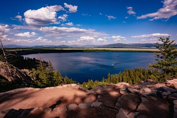 Scenic view of Jenny Lake in Grand Teton National Park, Wyoming in the summertime.