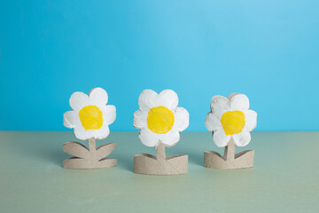toilet paper roll craft concept for kid and kindergarten, DIY, tutorial, summer or spring flower...