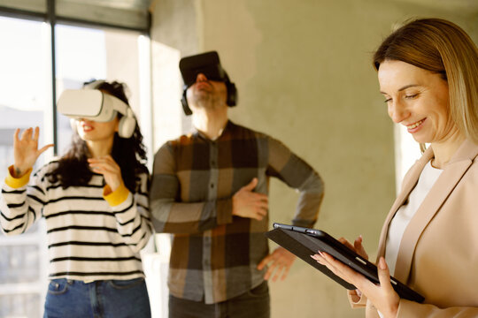 Spouses Use Virtual Reality Headset Technology House Tour - Powered by Adobe