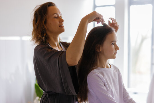Brush hairdo motherly tenderness hairbrush parenting girlhood 