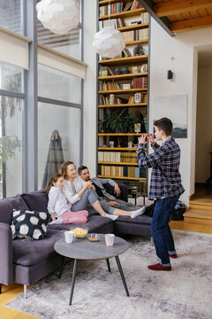 Charade performance family domesticity party guessing game 