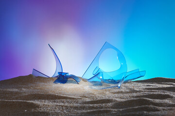 Sculpture in curve wavy shapes, acrylic or plastic material