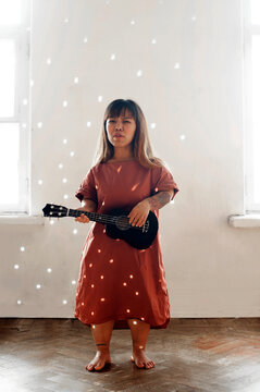  Dwarf woman playing the ukelele