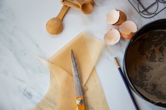 Baking parchment for lining a cake tin