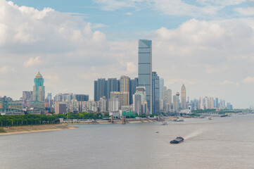 Obraz premium Wuhan Yangtze River and Han River on the four banks of the city landmark skyline scenery