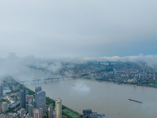 Obraz premium Wuhan Yangtze River and Han River on the four banks of the city landmark skyline scenery
