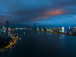 Fototapeta premium Wuhan Yangtze River and Han River on the four banks of the city landmark skyline scenery