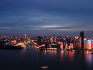 Obraz premium Wuhan Yangtze River and Han River on the four banks of the city landmark skyline scenery