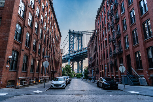 manhattan bridge in new york. architecture of historic bridge in manhattan. bridge connecting Lower Manhattan with Downtown Brooklyn. new york urban architecture. Architectural gem of NYC