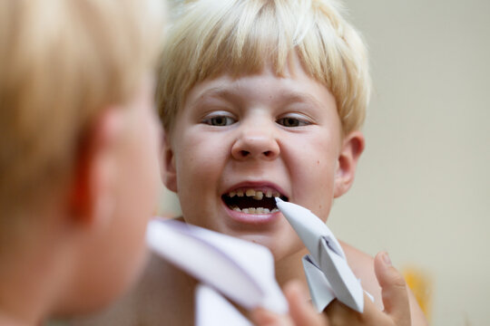 boy 7 years old with a tooth that will fall out soon