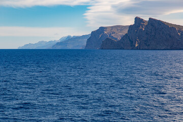 Fototapeta na wymiar Küste Mallorcas mit Isla Sa Dragonera