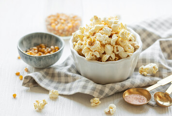 Tasty salted homemade popcorn - obrazy, fototapety, plakaty