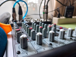 audio mixer console