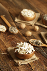DRİED NUTS AND FRUİTS IN WOODEN BOWL ON BROWN FLOOR