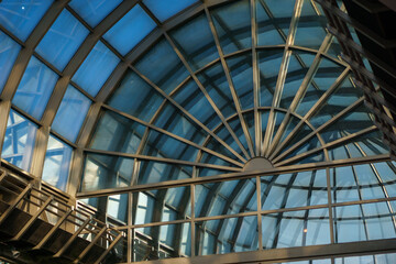 Arch made of steel and glass that make the roof of a shopping centre.