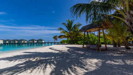 Malediven_Wasserbungalow_und_Strand
