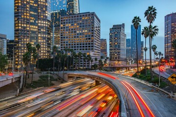 Fototapeta na wymiar City Lights Aglow: 4K Image of Evening Traffic Flow on Road in Downtown Los Angeles