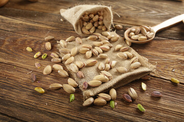 DRİED NUTS AND FRUİTS IN WOODEN BOWL ON BROWN FLOOR