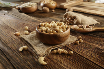 DRİED NUTS AND FRUİTS IN WOODEN BOWL ON BROWN FLOOR