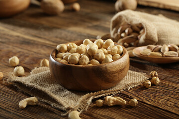 DRİED NUTS AND FRUİTS IN WOODEN BOWL ON BROWN FLOOR
