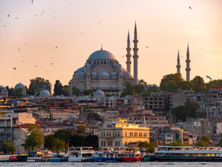 Fototapeta premium Yeni Cami Mosque, Istanbul, Turkey during Sunset