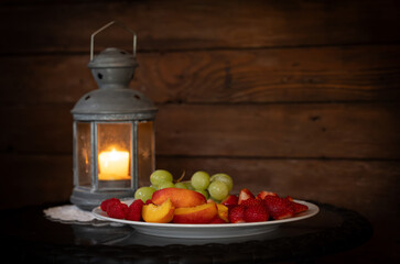 Assiette de fruits avec lampe chandelle, horizontale, 