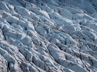 Fototapeta premium Breathtaking landscape featuring snow-capped mountains and a glacier with rocky outcroppings