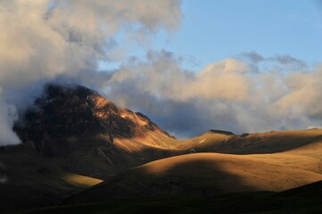 landscape photography with mountains in a sunny day