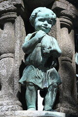 Niedliche Brunnenskulptur in Bremens Altstadt