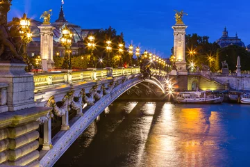 Papier Peint photo autocollant Pont Alexandre III Alexandre III Bridge in Paris at night