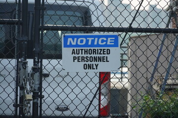 notice authorized personnel only no sign - obrazy, fototapety, plakaty