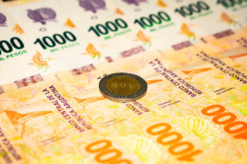  Argentine one peso coin on thousand peso bills, San Martin bill, Argentine money, Argentine currency, Argentine pesos 