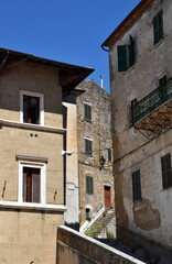 Fototapeta na wymiar Schmale Gasse in Pitigliano