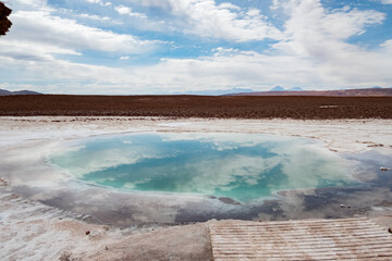 Lagunas escondidas de Baltinache, situada na região do Atacama no Chile, com sua exuberante coloração turquesa