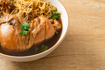 Noodles with Braised Chicken in Brown Soup