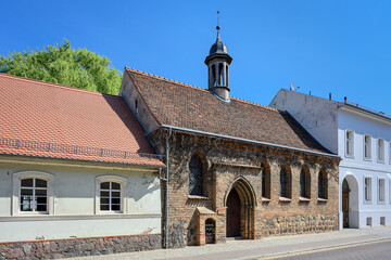Die unter Denkmalschutz stehende mittelalterliche Spitalkapelle in Gransee ist heute ein Museum