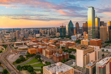 Naklejka premium Dallas Splendor: Aerial 4K Image of Beautiful Blue Skyline and Buildings in Dallas Texas