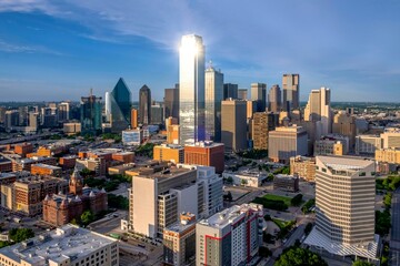 Fototapeta na wymiar Dallas Splendor: Aerial 4K Image of Beautiful Blue Skyline and Buildings in Dallas Texas