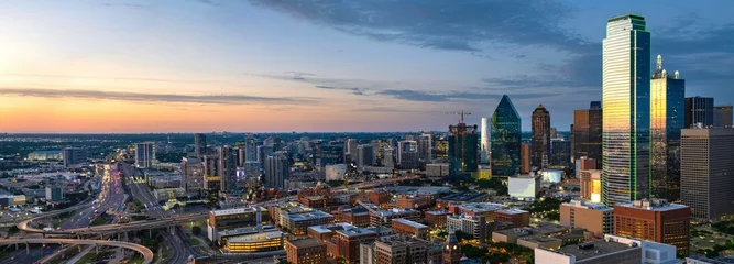 Crédence de cuisine en verre imprimé Lavende Dallas Splendor: Aerial 4K Image of Beautiful Blue Skyline and Buildings in Dallas  Texas