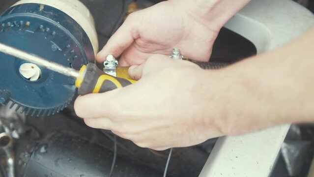 Securing hose on a hose on a 12v bilge pump
