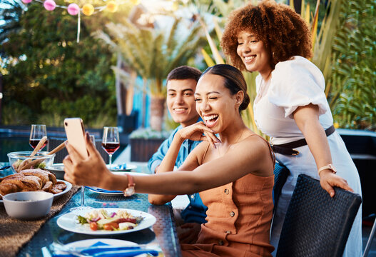 Friends, food and selfie at outdoor table for holiday, Christmas or thanksgiving on social media. Young women, man or group with photography or influencer profile picture for happy brunch celebration