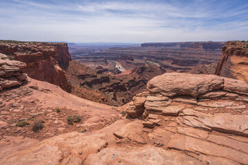 hiking the dead horse trail in dead horse point state park in utah, usa